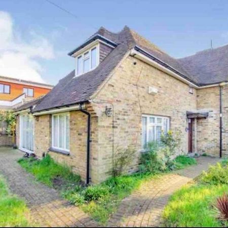 Lovely Cottage In The Heart Of Shirley- Croydon Exterior foto