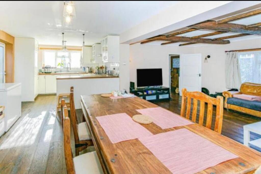 Lovely Cottage In The Heart Of Shirley- Croydon Exterior foto