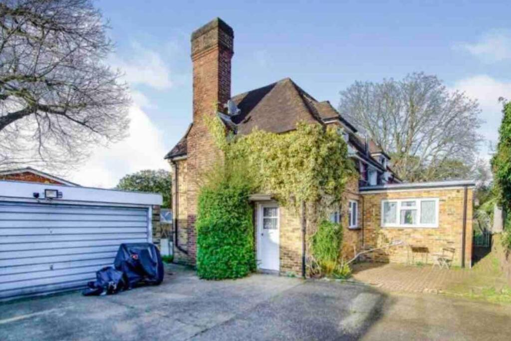 Lovely Cottage In The Heart Of Shirley- Croydon Exterior foto